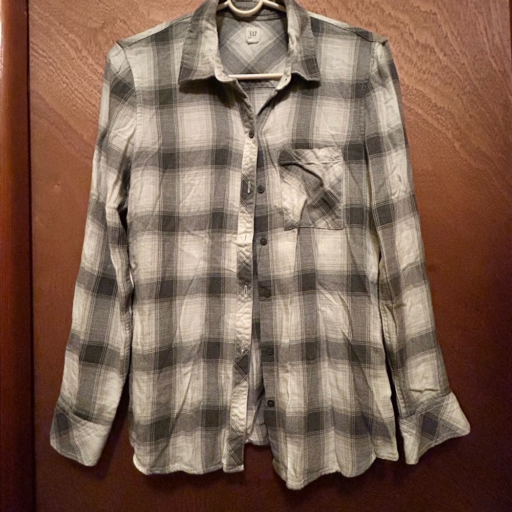 GAP Women's Black and Gray Plaid Button Down Shirt
